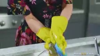 Sex while cleaning with step mom - Sex Family video