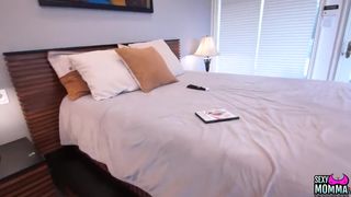 SexyMomma - Kiara Gives Kimberly Sex Lessons! - Sex Family video