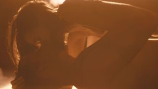 Jasmine Truong - Chuzaja vojna (2014) celeb splendid movie