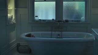 Amanda Seyfried nude - Fathers_and_Daughters (2015)