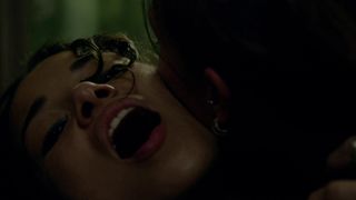 Jessica_Parker_Kennedy__Clara_Paget_-_Black_Sails_s02e05 (2015)