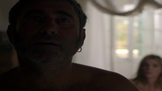 Isabelle Carre, Karin Viard - Vingt et une nuits avec Pattie (2015) actress steaming scene