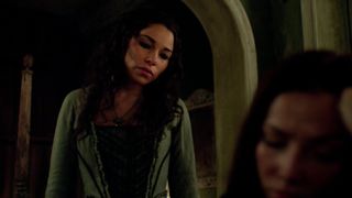 Lise_Slabber__Jessica_Parker_Kennedy__Clara_Paget_-_Black_Sails_s02e01 (2014)
