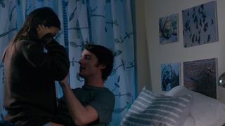 Victoria_Justice_-_Naomi_and_Ely_s_No_Kiss_List (2015)