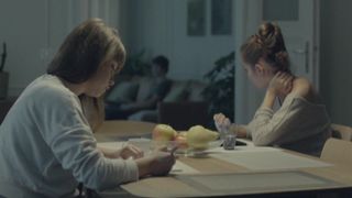 Vanda Hybnerova - Rodinny film (2015) celebs naked episode