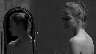 Luise Heyer - Harte (2015) celebs stripped to the waist scenes