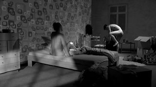 Luise Heyer - Harte (2015) celebs stripped to the waist scenes