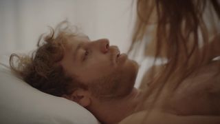 Paola Duniaud - Je suis partagé (2018) Nude vid episode