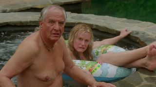 Daryl Hannah naked episode - Keeping Up with the Steins (2006)