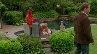 Daryl Hannah naked episode - Keeping Up with the Steins (2006)