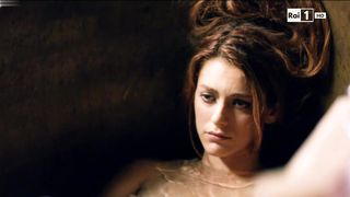 Miriam Leone nude - La Dama Velata s01e01 (2015) Bathtub Nudity Scene