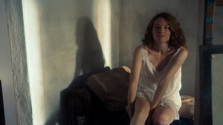 Valerie Pachner - Egon Schiele Tod und Madchen (2016) Nude movie episode