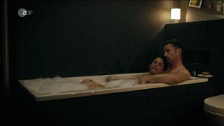 Jasmin Gerat handsome - Der Gutachter - Ein Mord zu viel (2017)