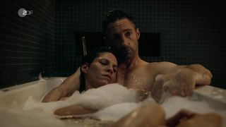 Jasmin Gerat handsome - Der Gutachter - Ein Mord zu viel (2017)