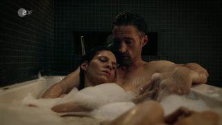 Jasmin Gerat handsome - Der Gutachter - Ein Mord zu viel (2017)