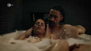 Jasmin Gerat handsome - Der Gutachter - Ein Mord zu viel (2017)