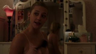 Lili Reinhart nude - Riverdale (2017) (Season1,Episode1)