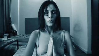 Olga Alaman - Los jardines prohibidos (2018) jaw-dropping naked video