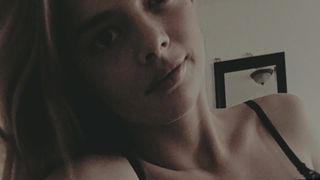 Frankie Shaw - SMILF s01e01 (2017) celeb sizzling scene