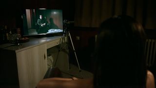 Sylta Fee Wegmann - Die Haut der Anderen (2018) Naked TV video scene