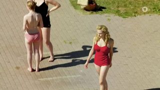 Vica Kerekes nude, Lili Epply, Manja Kuhl nackte - Die Freibadclique (2017)