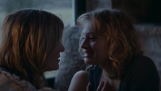 Nadia Tereszkiewicz, Valeria Bruni-Tedeschi, Juliet Doucet - Seules les betes (2019) celebrity lezzie episodes