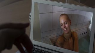 Dora Johannsdottir nackt - Undir Trenu (2017)