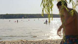 Safinaz Sattar, Tamar Amit-Joseph - Unorthodox s01e01 (2020) killer stripped to the waist scenes