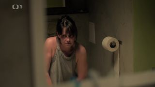 Tereza Brodska - Jak si nepodelat zivot s01e03 (2019) Warm film scenes