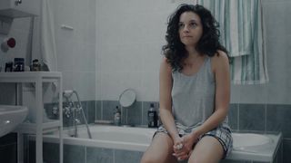 Maria Debska naked - Zabawa, zabawa (2018) Bathroom Nudity Scene