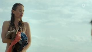 Lisa Maria Potthoff nude - Engelmacher Der Usedom-Krimi (2016)