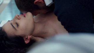 Manal Issa - Peur de rien (2016) Nude TV vid scenes