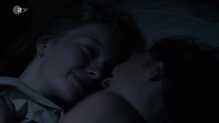 Stephanie Amarell, Emma Drogunova - Die Familie (2017) Nude video scenes