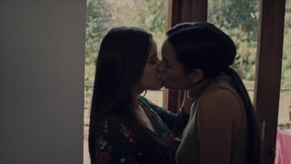 Susana Rojas sexy, licia Jaziz hot - Ingobernable (2018)  s02