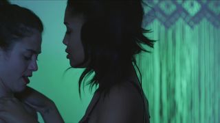 Isabella Farrell, Leyna Bloom, Danni Wang, Kate McGonigle bareness scenes - Fluidity (2019)