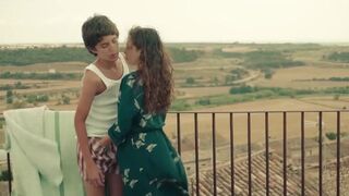 Teen Handjob Movie Scene "La vida perceive la Sara Amat" (2019) Actress: Maria Morera Colomer sexy