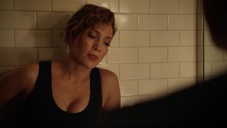 Jennifer_Lopez_-_Shades_of_Blue_s01e03-04 (2016)