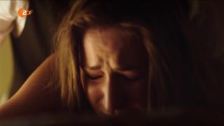 Natalia Belitski nude - Familie s01e01 (2016)