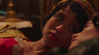 Gemma Arterton, Gugu Mbatha-Humid sexy - Summerland (2020)
