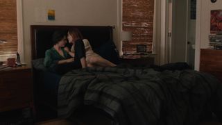 Saoirse Ronan sexy, Odeya Rush hot - Lady Bird (2017)