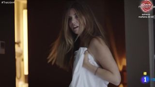 Manuela Velasco naked - Traicion s01e04 (2017)