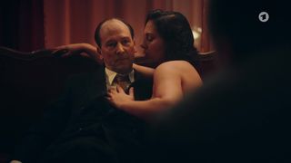 Clara Große - Unsere wunderbaren Jahre (2020) Bare actress in a movie episode