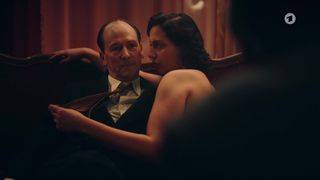 Clara Große - Unsere wunderbaren Jahre (2020) Bare actress in a movie episode