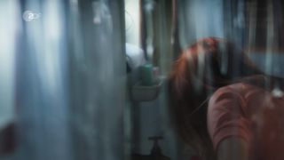 Svenja Jung nude - Zarah Wilde Jahre s01e06 (2017)