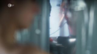 Svenja Jung nude - Zarah Wilde Jahre s01e06 (2017)