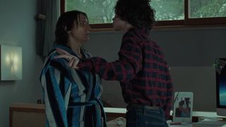 Michela Cescon hot - Villetta con ospiti (2020)