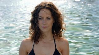 Anja Knauer - Die Inselarztin s01e01 (2018) Nude actress in a "bra-less" scene