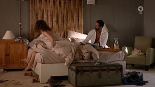 Anja Knauer - Die Inselarztin s01e01 (2018) Nude actress in a "bra-less" scene
