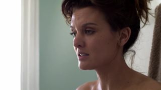 Frankie Shaw naked - SMILF s02e00 (2018)