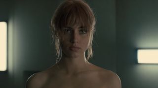 Mackenzie Davis - Blade Runner 2049 (2017) Nude vid scene